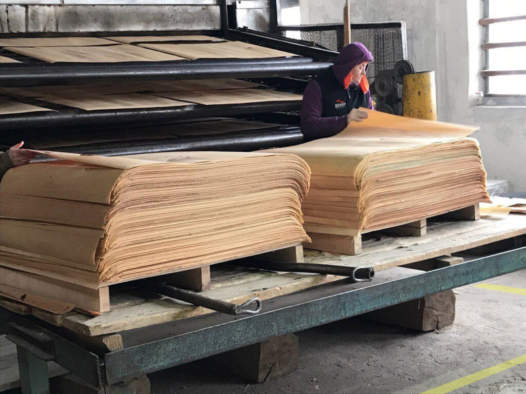 Rotary Cut Veneer Process